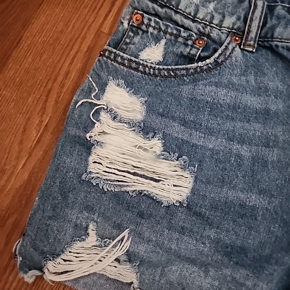 Vanilla Star 90 Boyfriend Size 7 Shorts Distressed - Picture 4 of 10